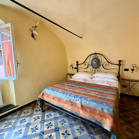 Host4u - Il Geco V, Con Terrazza Vista Mare & Montagne *